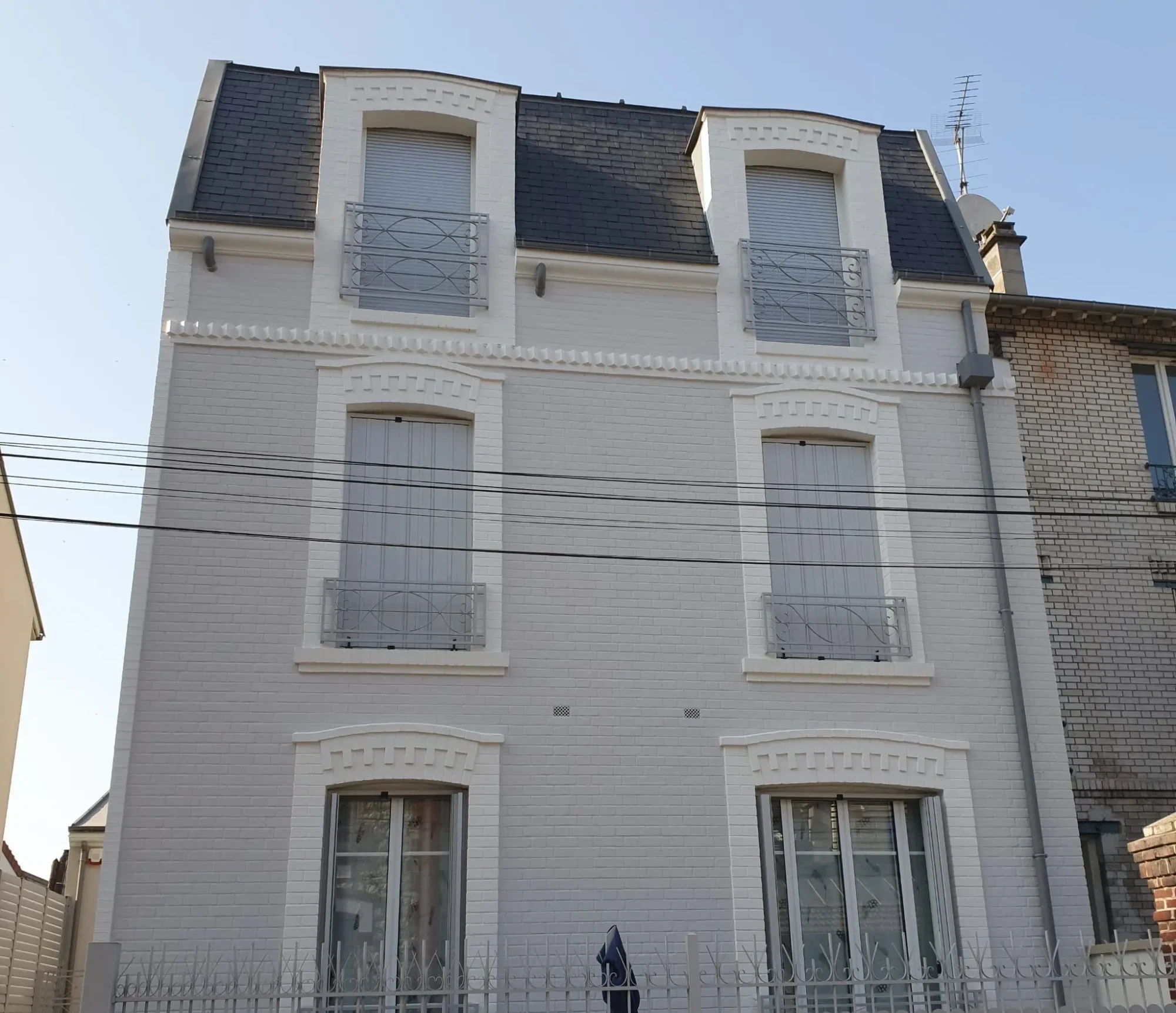 ravalement façade à herblay-sur-seine par peinture façade avec finitions propres et rendu homogène sur murs extérieurs