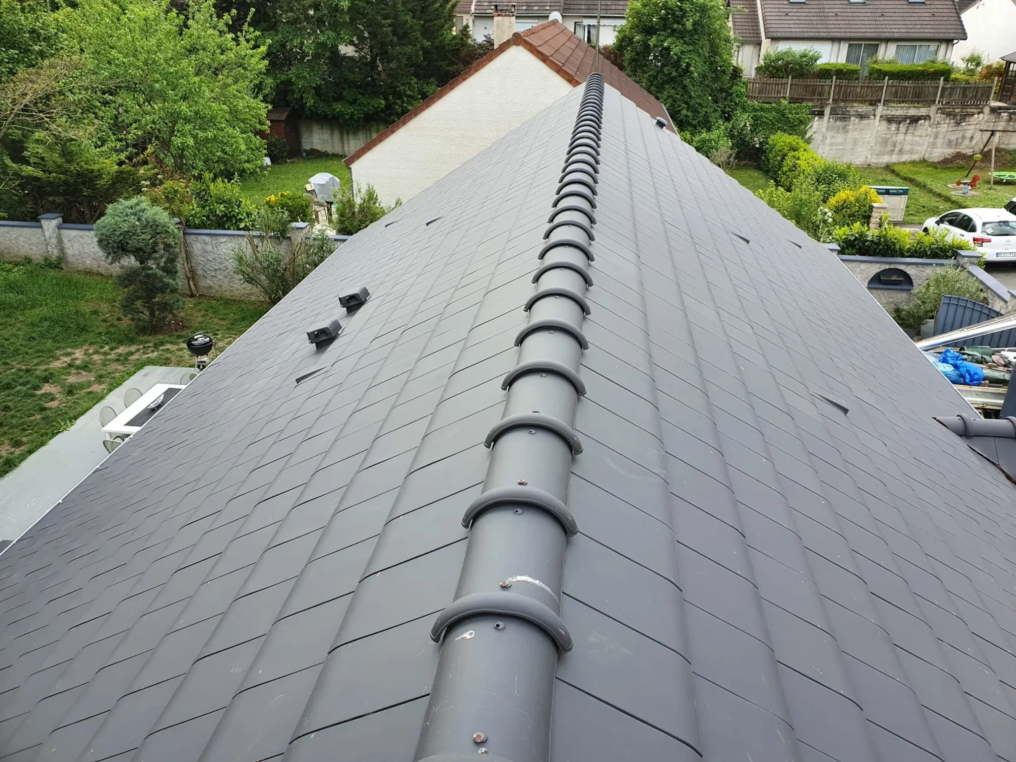 couvreur toiture à herblay-sur-seine réalisant une rénovation complète de toiture durable